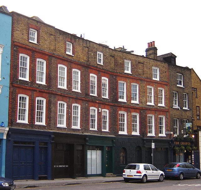 Early Georgian terrace and The Grapes pub, Limehouse, Tower Hamlets, London. 6 January 2006. Photo by Tarquin Binary CC BY SA 2.5