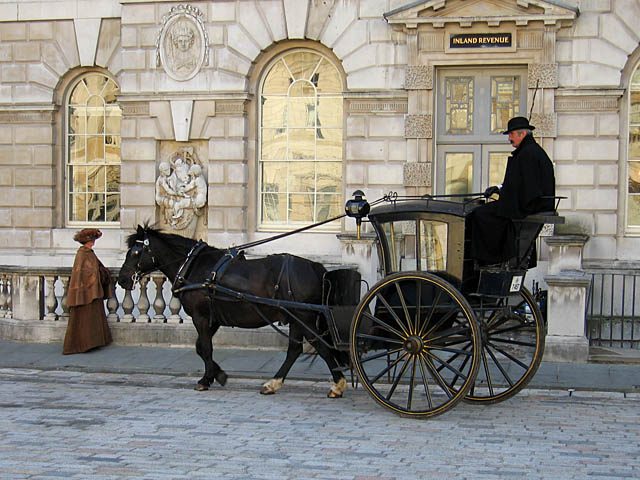 Hansom cab and driver in a movie set in 1903, London. Photo by Andrew Dunn CC BY 2.0