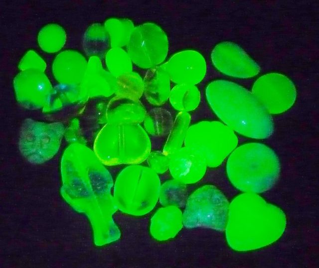 Modern uranium glass beads (UV light). Photo by Wombat1138 CC BY-SA 3.0