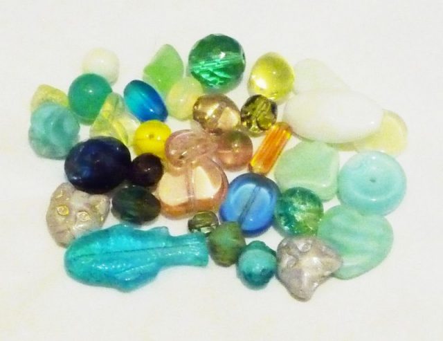 Modern uranium glass beads. Photo by Wombat1138 CC BY-SA 3.0