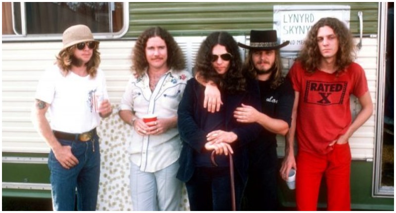 Lynyrd Skynyrd in 1976 (L-R Leon Wilkeson, Billy Powell, Gary Rossington, Ronnie Van Zant and Allen Collins). Photo by Michael Ochs Archives/Getty Images