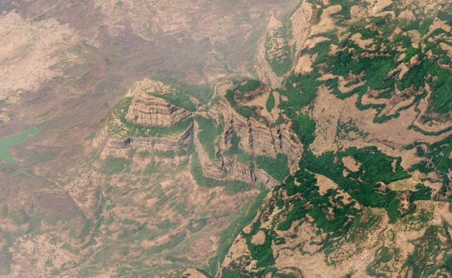 Oblique satellite view of the Deccan Traps Photo by Planet Labs CC BY-SA 4.0