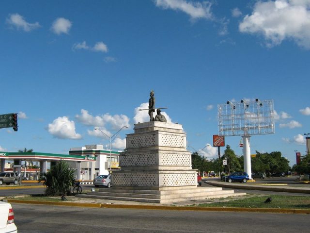 Statue of Gonzalo Guerrero in Mérida, Yucatán located on the real estate development named after him.
