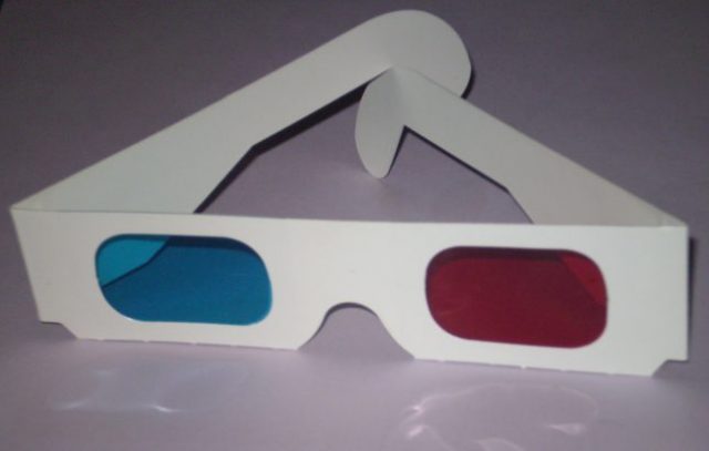 Anaglyph 3D glasses. Photo by Snaily – Own work CC BY-SA 3.0