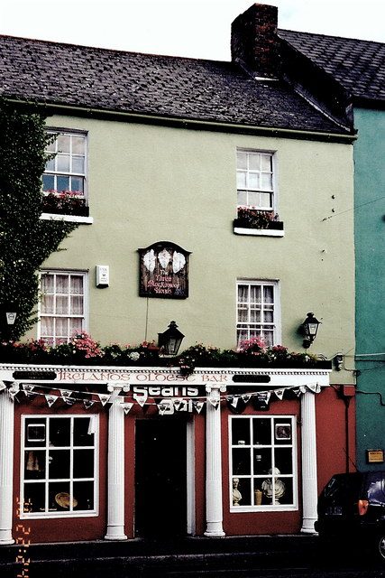 Sean’s Pub – Oldest in Ireland. Photo by Joseph Mischyshyn CC BY-SA 2.0