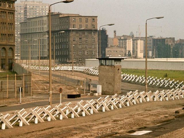 This section of the Berlin Wall’s “death strip” featured Czech hedgehogs, a guard tower and a cleared area, 1977. Photo by GeorgeLouis CC BY SA 3.0