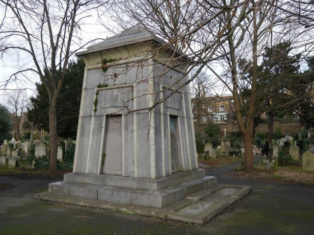 Courtoy Mausoleum. Photo by Edwardx CC BY-SA 4.0