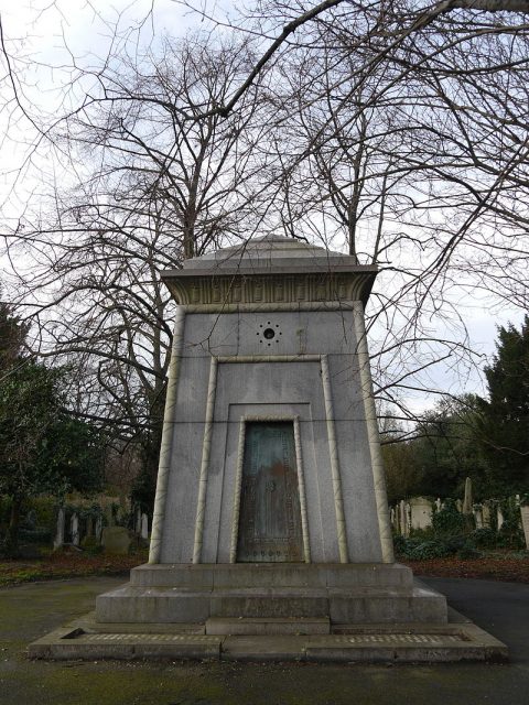 Hannah Courtoy mausoleum, Brompton Cemetery. Photo by Edwardx CC BY-SA 4.0