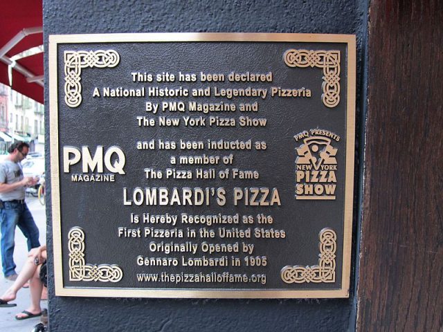 Lombardi’s Pizza (Manhattan, New York) plaque. Photo by Leonard J. DeFrancisci CC BY SA 3.0