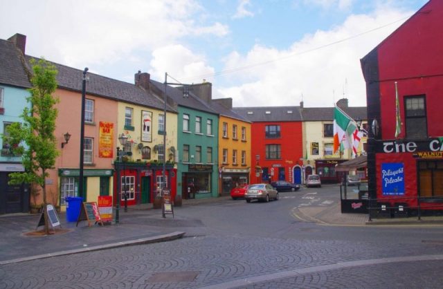 Main Street, Athlone, Co. Westmeath. Photo by P L Chadwick CC BY-SA 2.0