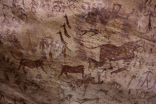 Rock paintings from the Cave of Beasts (Gilf Kebir, Libyan Desert), estimated 7,000 BP. Photo by Clemens Schmillen CC BY-SA 3.0