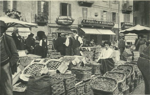 Street Market, Milano, Italy