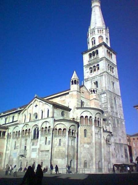 The Torre Ghirlandina where the replica bucket is still displayed. Photo by Bergonzc CC BY SA 3.0