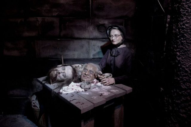 Madame Tussaud making wax likenesses of guillotine victims in Paris Royal London Wax Museum, Victoria, British Columbia, Canada. Photo by Herb Neufeld – Victoria, B.C. CC BY 2.0