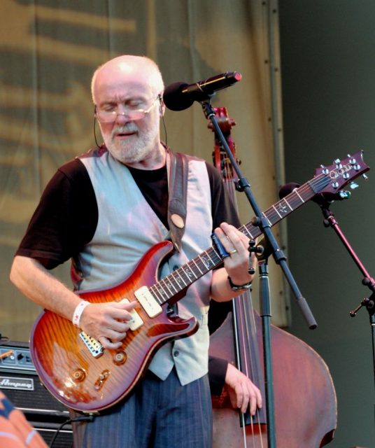 Jeremy Spencer performing at the Chicago Blues Festival 2009 in Grant Park, Chicago, IL. Photo by Nubiatech CC BY-SA 3.0