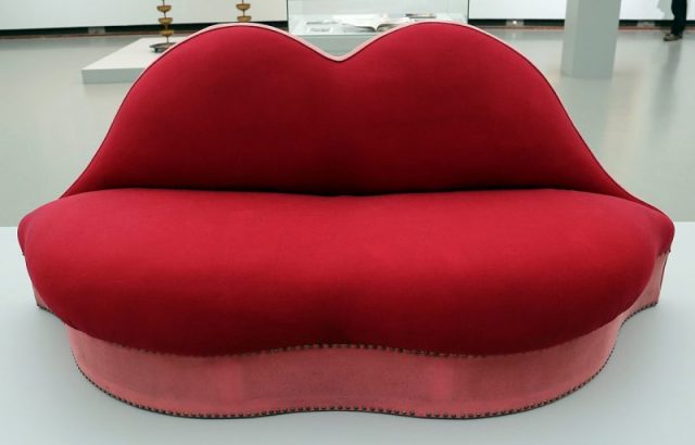 Mae West Lips sofa. Photo by Sailko CC BY 3.0