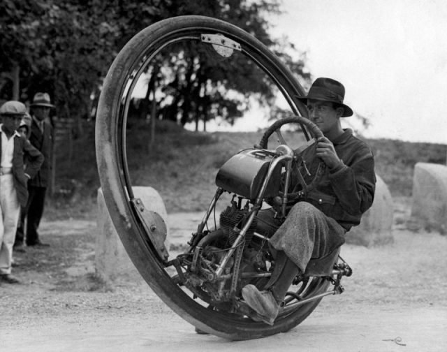 Men in Black prototype? Monowheel by Italian inventor Goventosa, 1931
