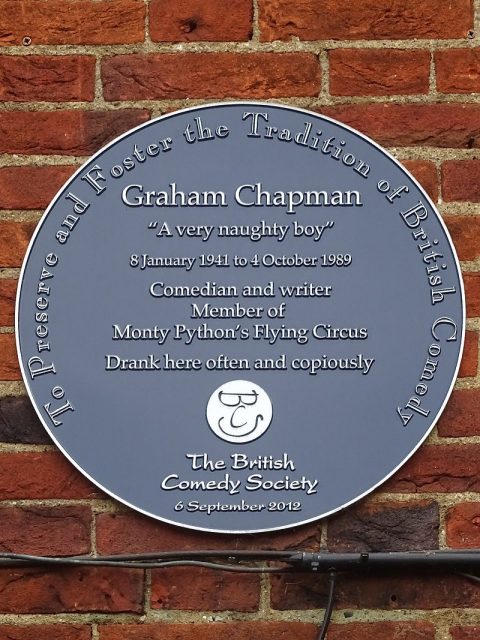 Graham Chapman comemorative Blue Plaque. Photo by Spudgun67 CC BY-SA 4.0