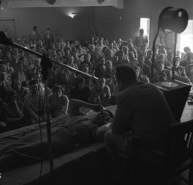 Hubbard conducting a Dianetics seminar in Los Angeles, 1950