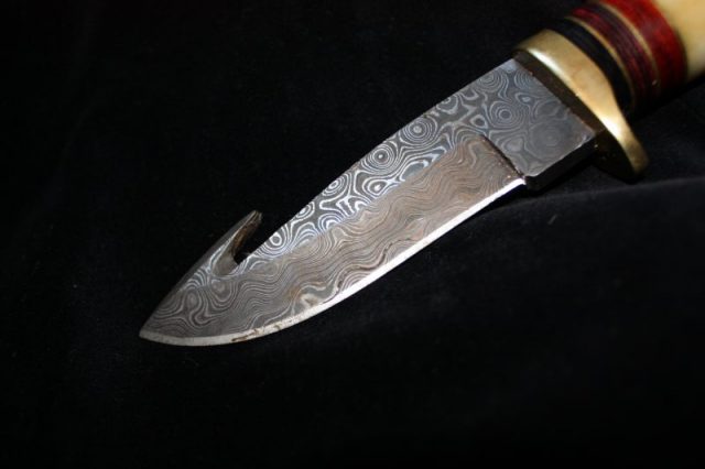 Damascus steel hunting knife. Photo by Rich Bowen CC BY 2.0