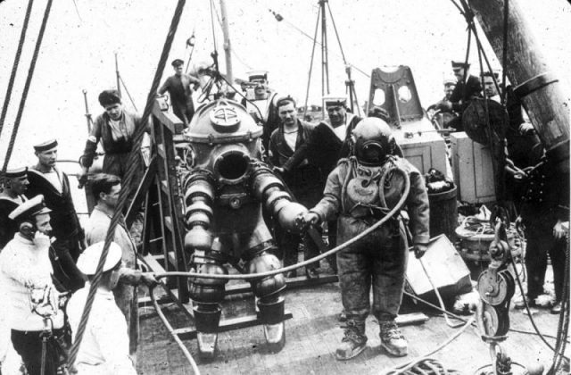 Divers in 1935