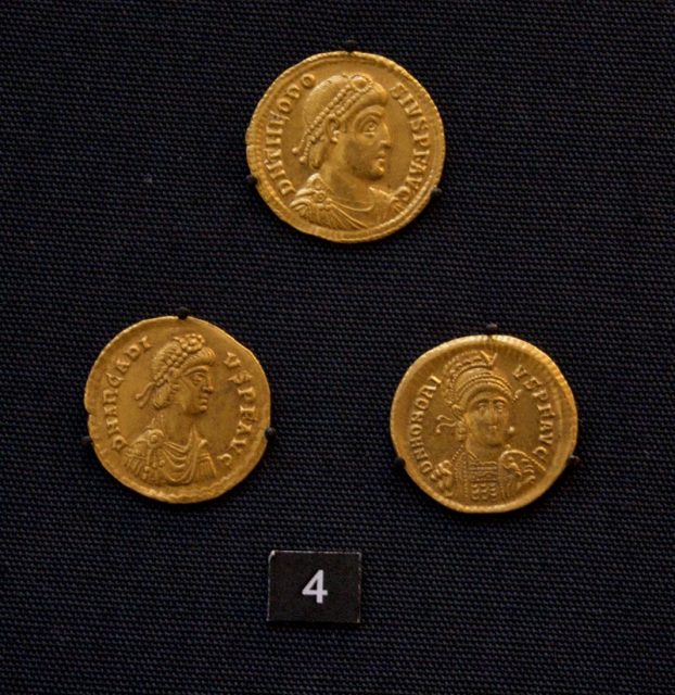 Hoxne Hoard: Coins. Photo by Mike Peel CC BY-SA 4.0