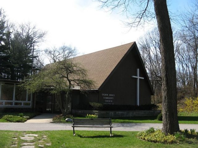 Ogden Dunes Community Church. Photo by hakkun CC BY-SA 3.0