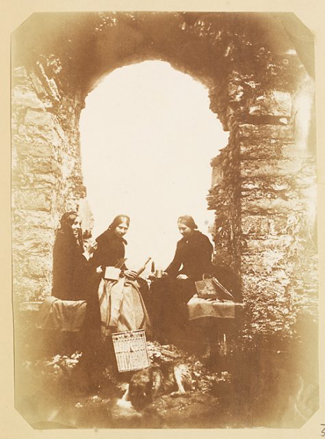 Picnic at Oystermouth Castle – Dulcie Vivian, Caroline Eden and Etta