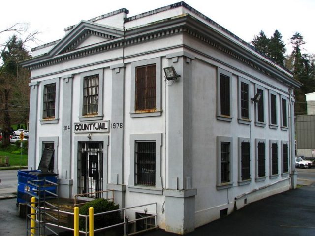 The old Clatsop County Jail, scene of the Fratelli jail break. The site is now home to the Oregon Film Museum. Photo by Ian Poellet CC BY-SA 3.0