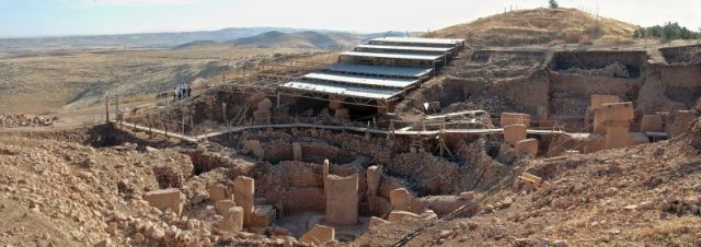 View of excavations at Göbekli Tepe site. Photo by Rolfcosar CC BY-SA 3.0