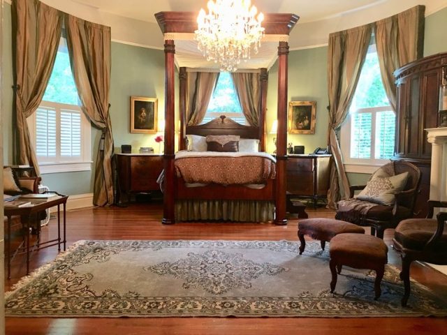 Master Bedroom. Courtesy of Target Auctions