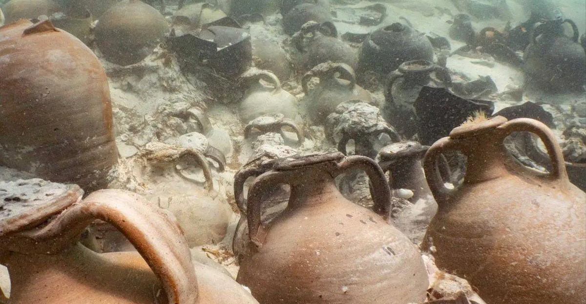 Dozens of amphorae are shown in a shipwreck off the coast of Mallorca in this photo released by Mallorca's ministry of culture. (Mallorca Council)