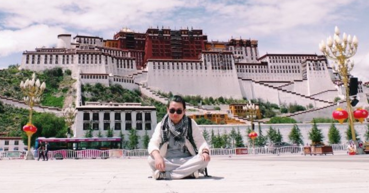 Tourist in front  of Potala Palace. Getty Images