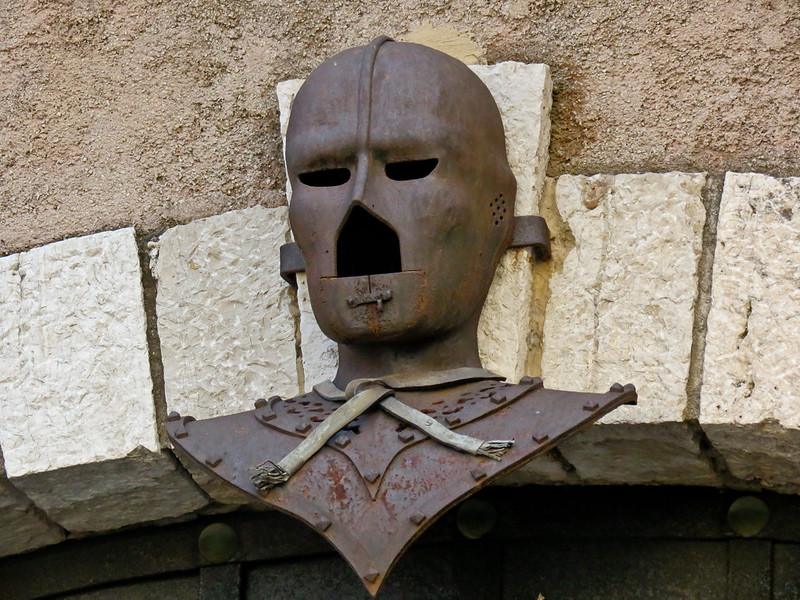 История железной маски. Узник Бастилии в железной маске. Железная маска Людовик 14.