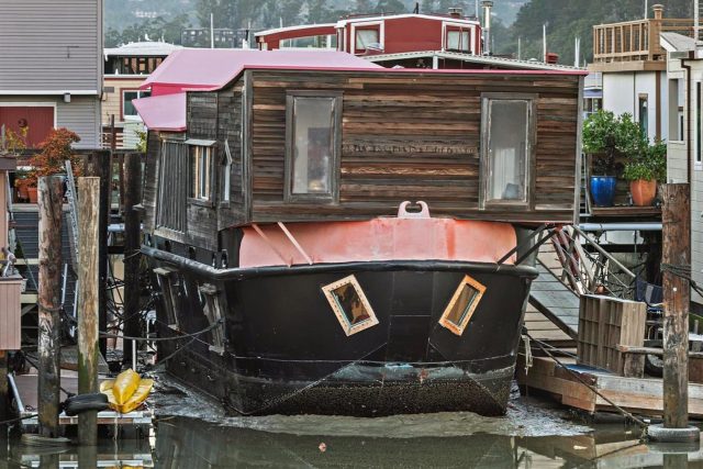 houseboat