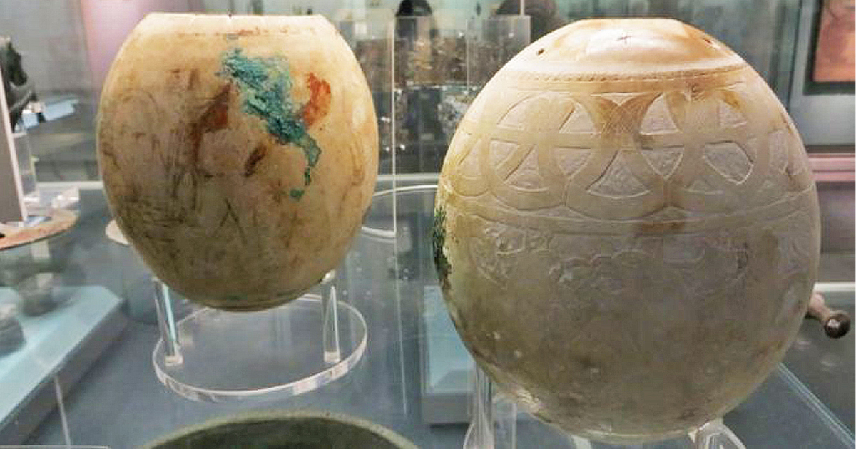 Two ostrich eggs found in the "Isis tomb". Photo: The British Museum