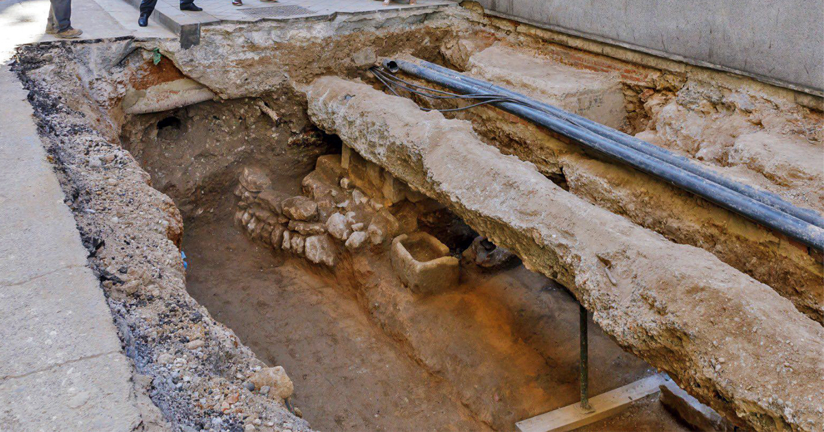 Archaeologists found a skull fragment, femur and other remains at the site. (Courtesy of Cultura Turismo VLL)