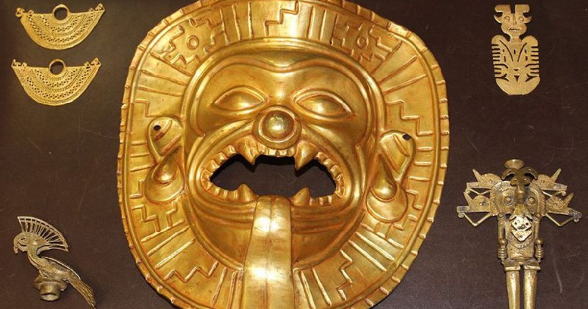 Gold Tumaco mask found together with gold figurines and ancient jewelry recovered at Madrid's Barajas airport (Courtesy of Interpol)