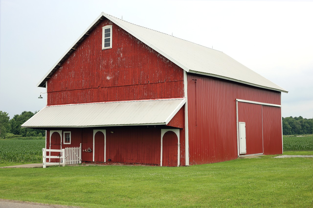The Reason Barns Are Painted Red Goes All the Way Back to the Cosmos
