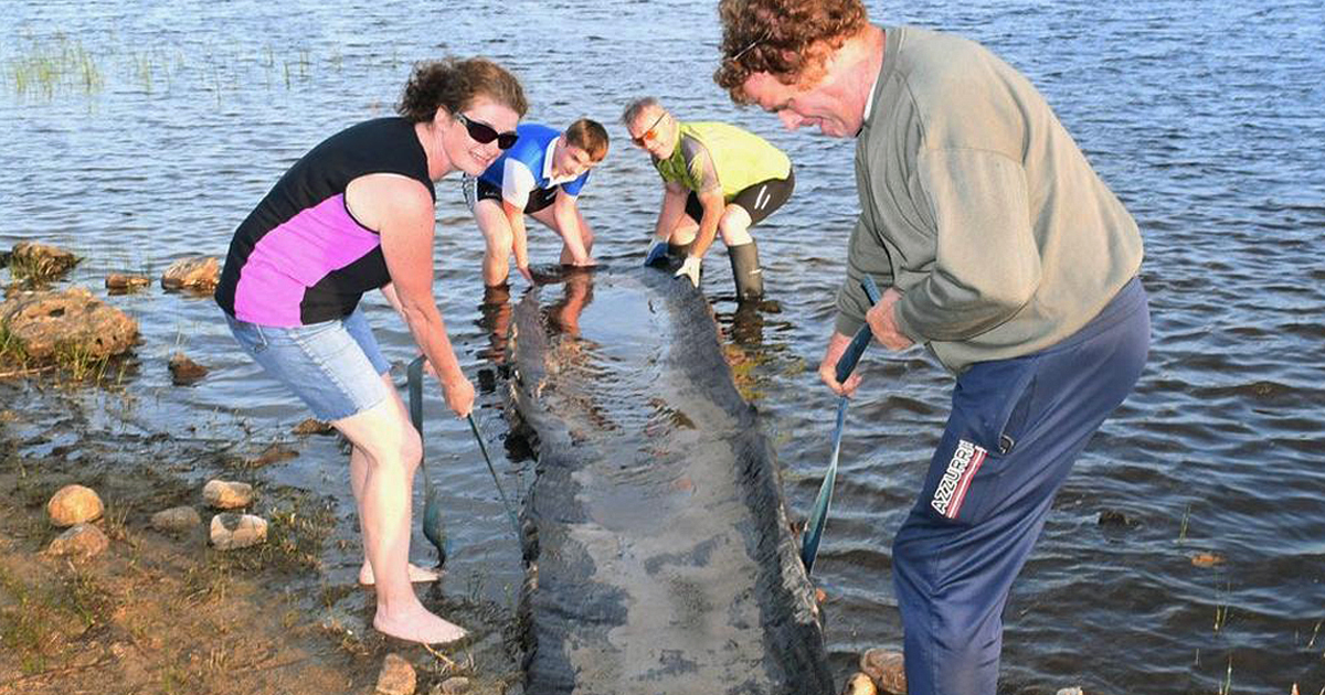 Cathal McDonagh (12) and his family help to retrieve the ancient longboat he found.