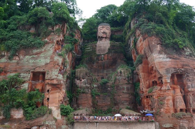 Giant buddha statue