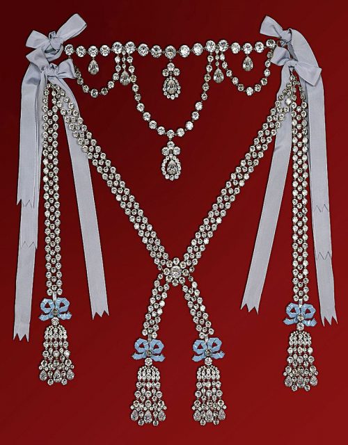 The beautiful diamond necklace commissioned by Louis XV for Madame du Barry Château de Breteuil – CC BY-SA 4.0
