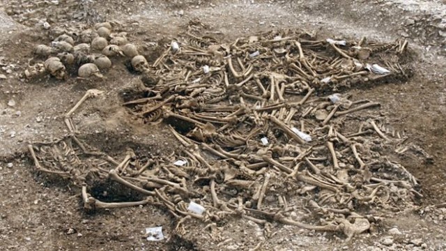 Oxford Archaeology said the results suggested the burial took place at the time of, or shortly after, the men’s execution which had probably been performed at the graveside.© Oxford Archaeology