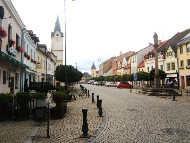 The market place of Ostrov, Karlovy Vary Region, Czech Republic. Rafael Brix – CC BY-SA 3.0