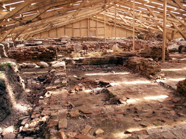 Excavated castle foundations in 2009. Rimantas Lazdynas – CC BY-SA 3.0