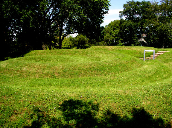The spiral tail at the end of the Serpent Mound. Heironymous Rowe – CC BY-SA 3.0