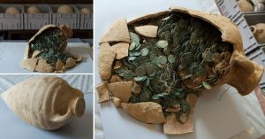 amphorae filled with Roman coins