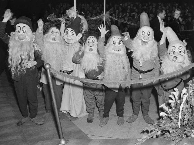 the Dwarves at the movie's premiere showing