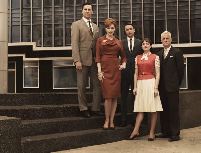 From left to right- Jon Hamm, Christina Hendricks, Vincent Kartheiser, Elisabeth Moss, and John Slattery (Photo Credit: Weiner Bros. Productions / Lionsgate Television / AMC Original Production / MovieStillsDB)