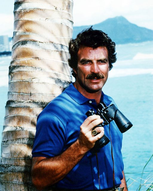 Thomas Magnum holding binoculars